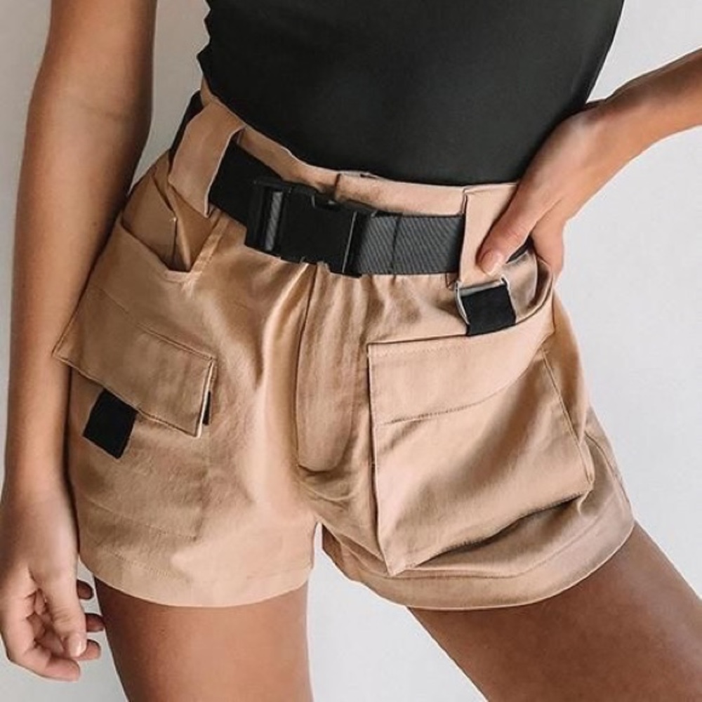 cargo shorts + buckle belt